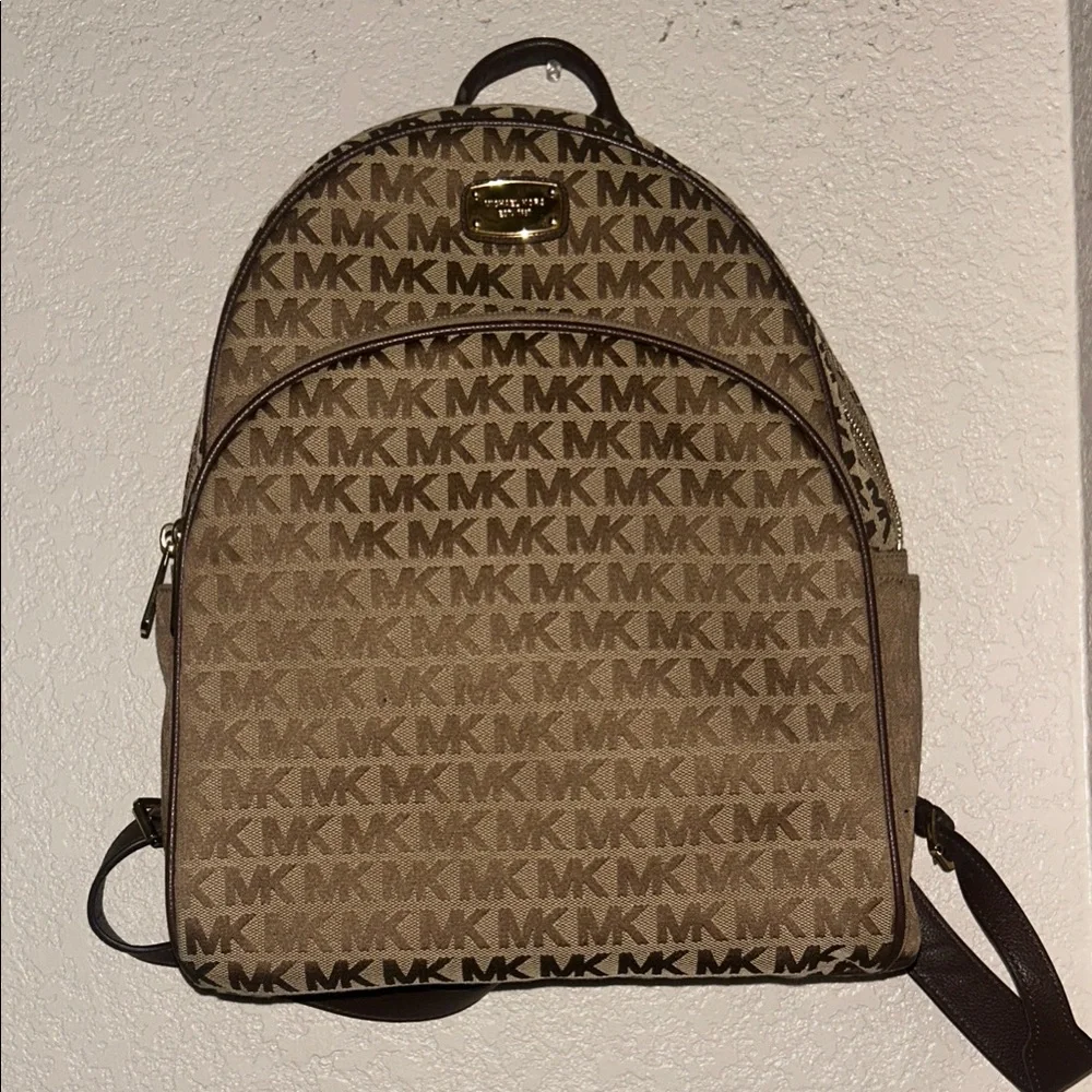 Michael Kors compact mk
